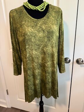 LOGO by Lori Goldstein Olive Green Marbled Tunic Top with back drape. Vintage.